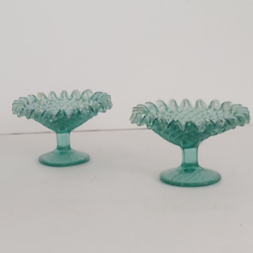 VNTG. Two candy/desert dish in green glass.